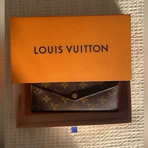 LOUIS VUITTON WALLET.